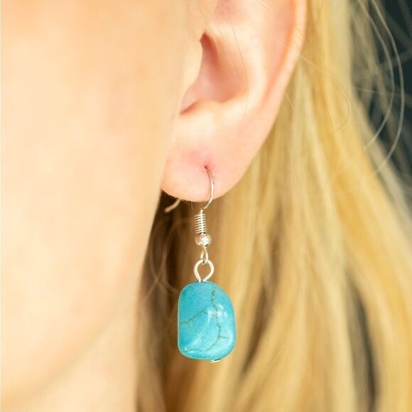 Set!! Turquoise and white crackle stone beads on silver tone chain and earrings - Picture 3 of 3